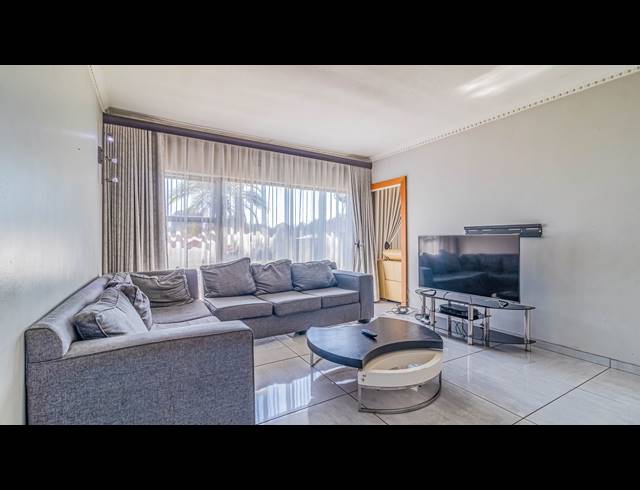 6 BEDROOM HOUSE FOR SALE IN ROBIN HILLS